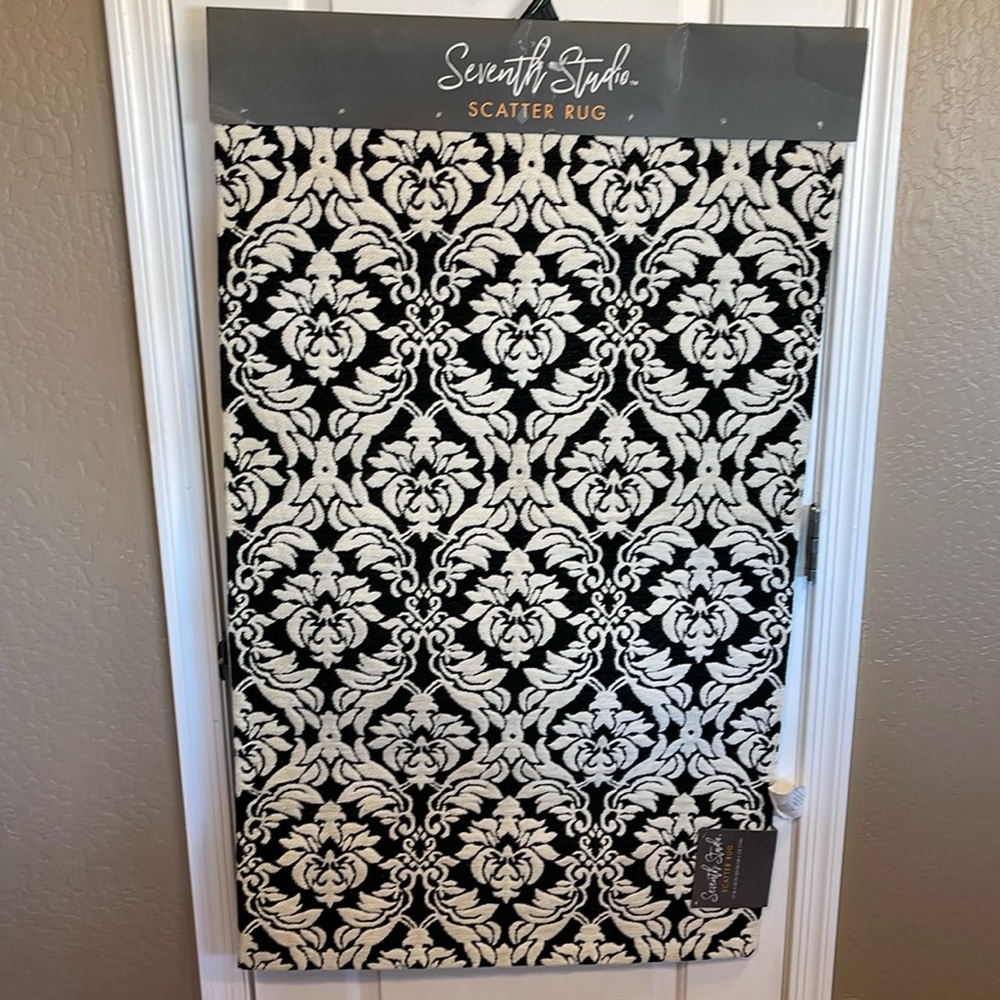 NWT - Seventh Studio Scatter Rug, Joyce Black - 27”X45”